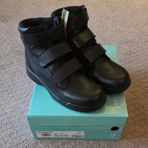 Mens 10.5 Apex Velcro Boots NIB